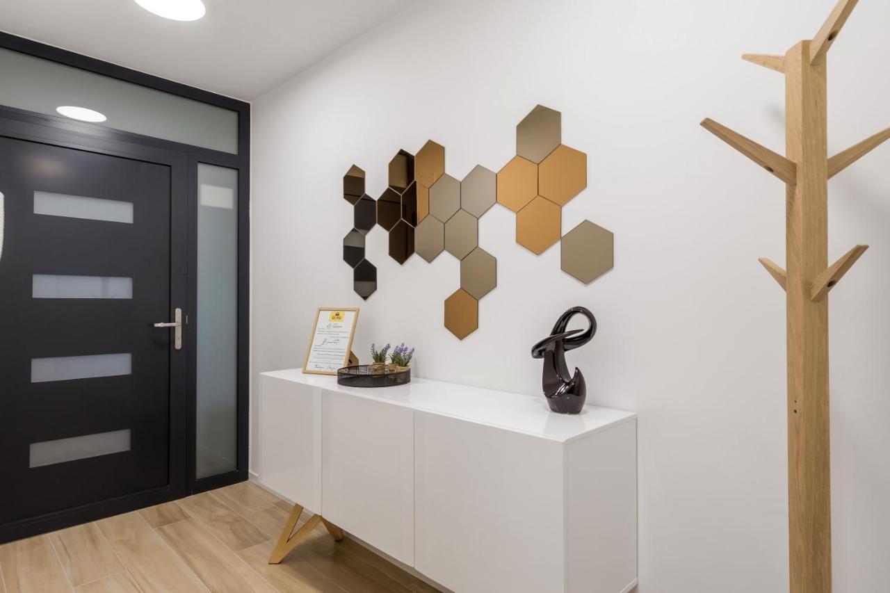 Modern Apartment Di Piu With Free 20M2 Garage Parking Rijeka Buitenkant foto